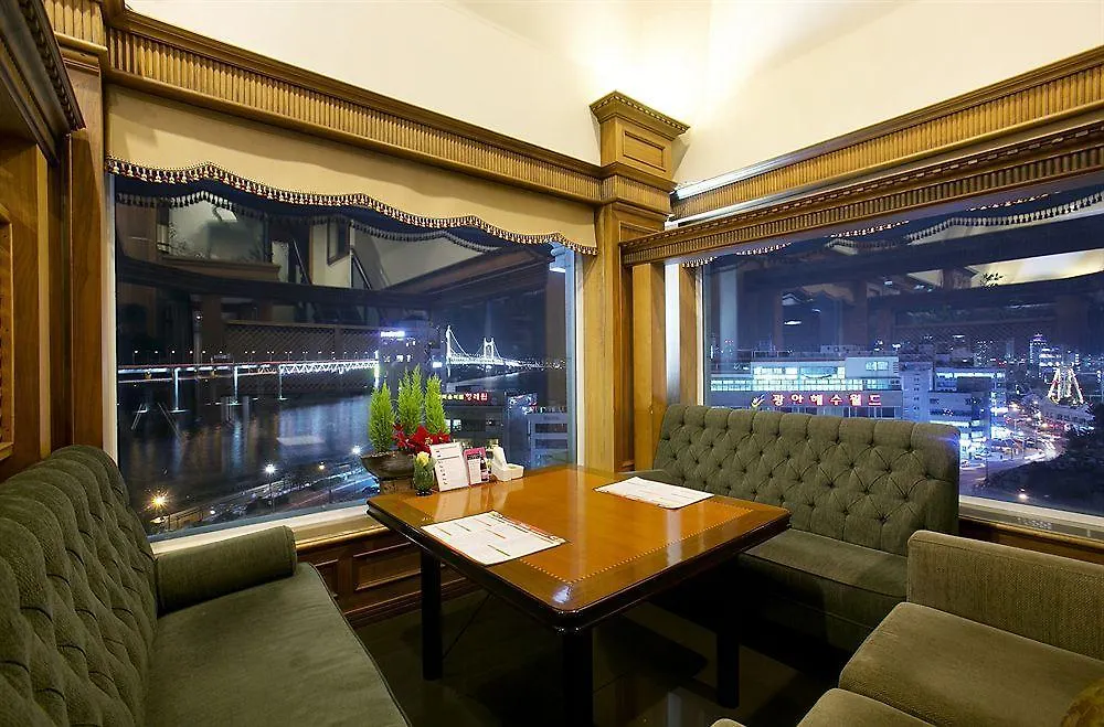 Hotel Castle Beach Busan 3*,
